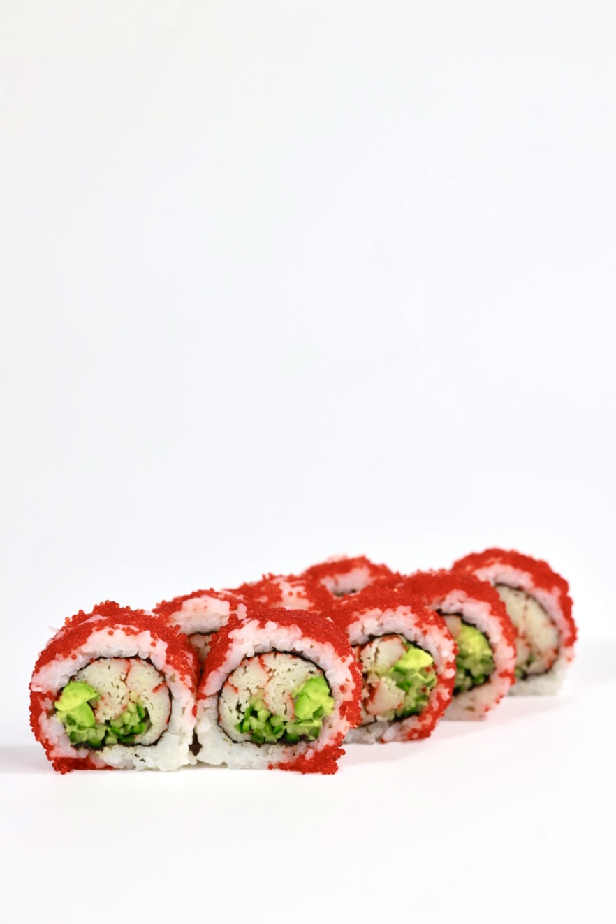 California with crab in tobiko (Калифорния с крабом в икре тобико)