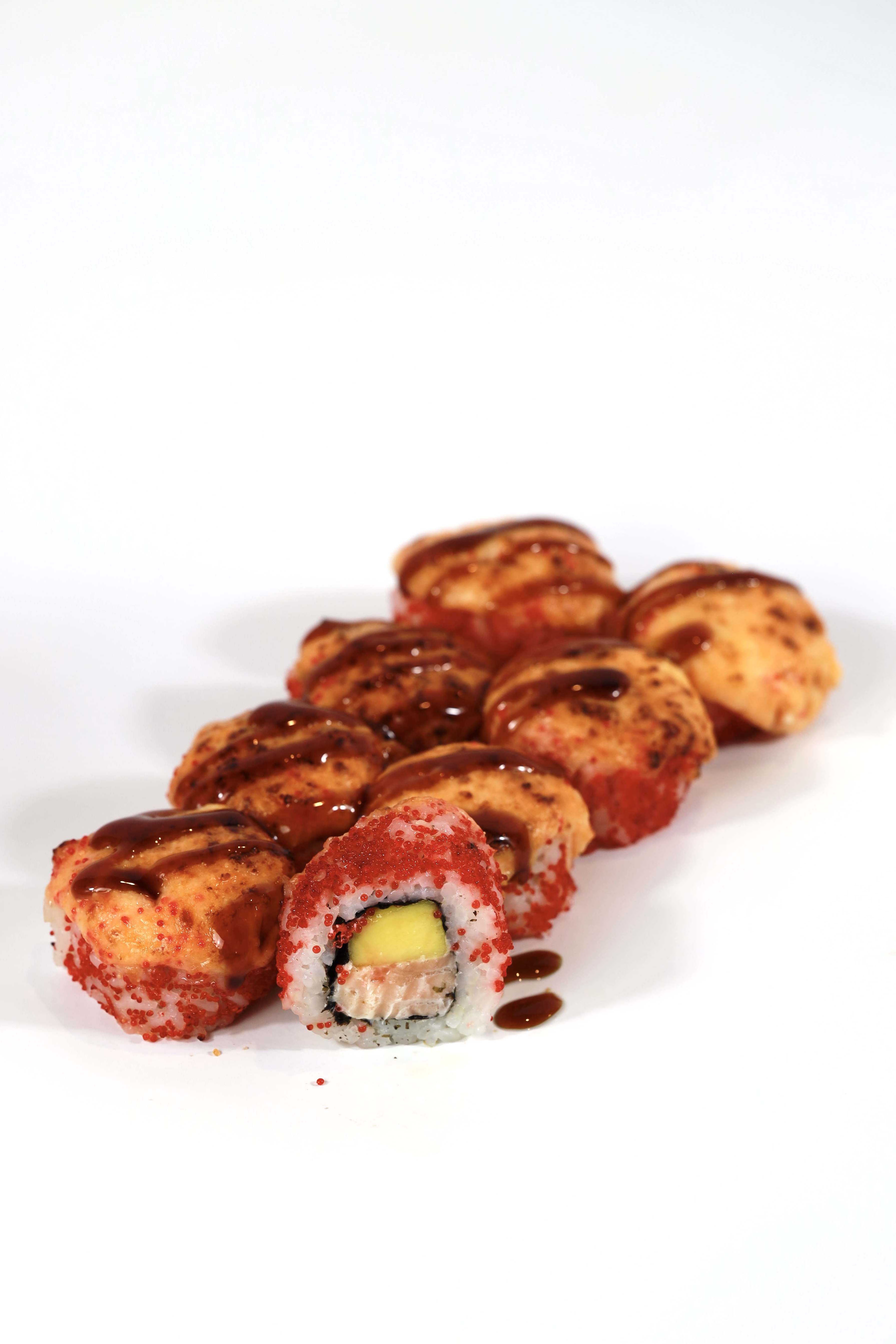 Baked Salmon Mango in Tobiko (Запеченный лосось манго в икре тобико)