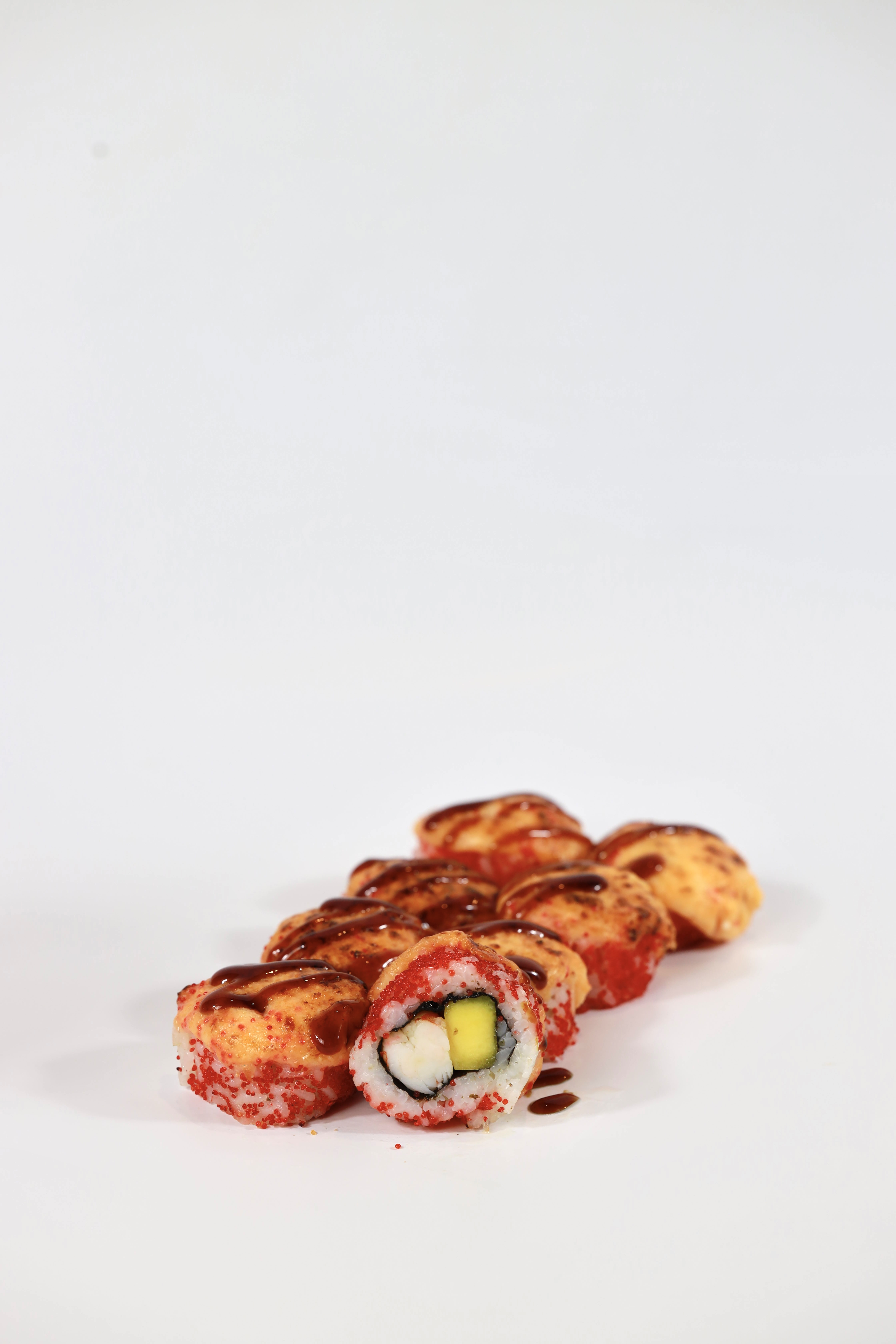 Baked Shrimp Mango in Tobiko (Запеченная креветка манго в икре тобико)