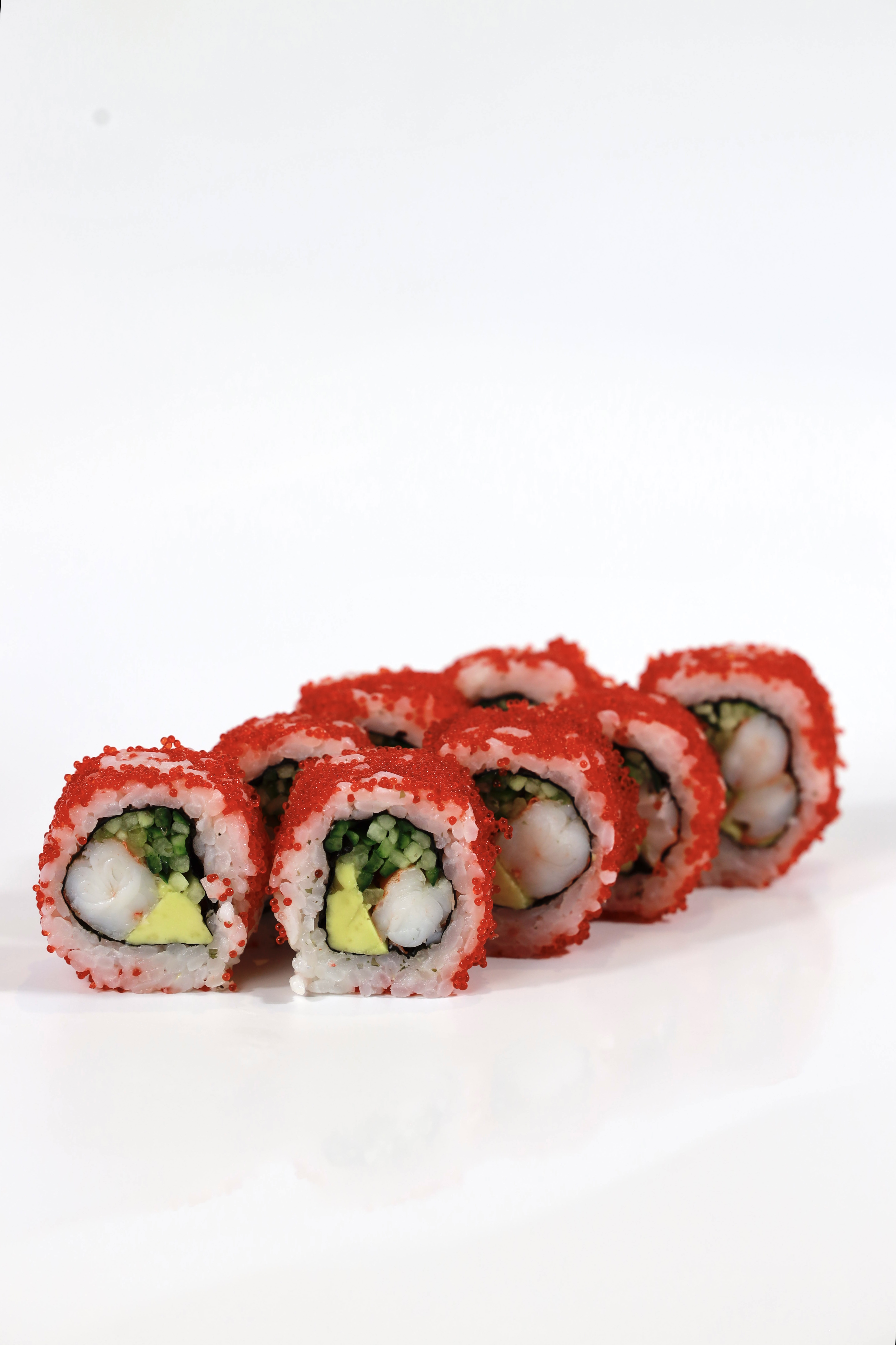 California with shrimp in tobiko (Калифорния с креветками в икре тобико)