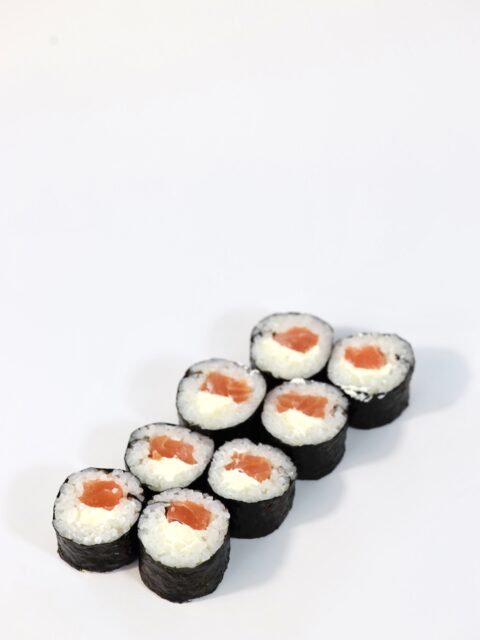 Philly Salmon Maki (Маки фила с лососем)